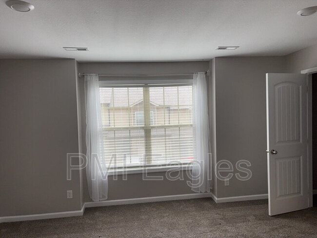 Building Photo - 135 Country Ln