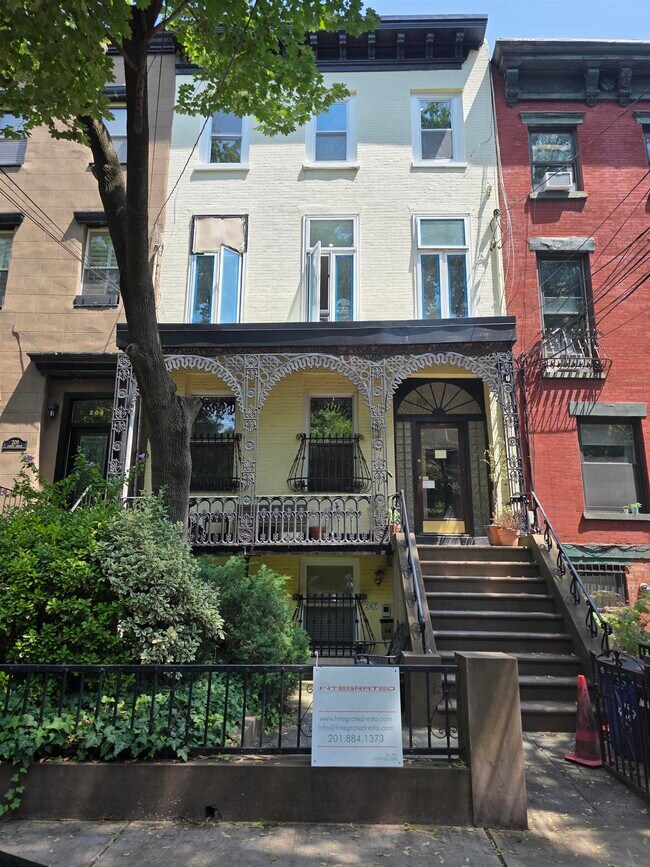 Primary Photo - 207 Garden St