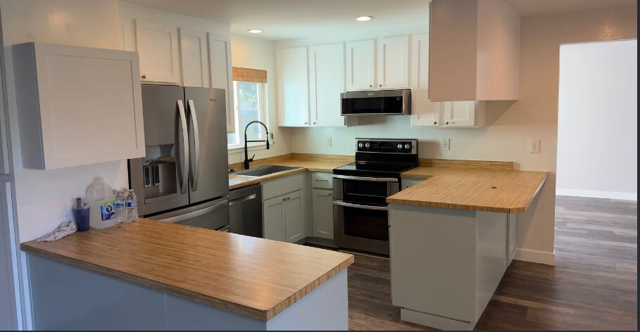 Building Photo - 3293 Roland Dr