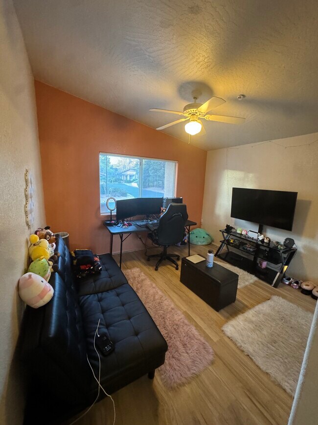 Building Photo - 93 Morning Sun Dr