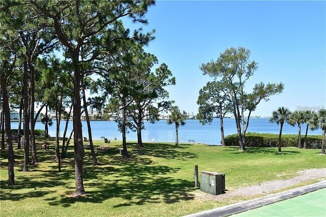 Building Photo - 2700 Bayshore Blvd