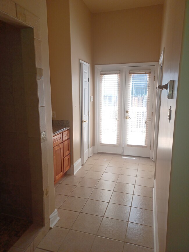 master bath - 3015 Saint Peter St