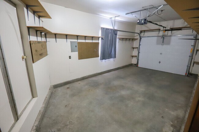 Building Photo - Country property
