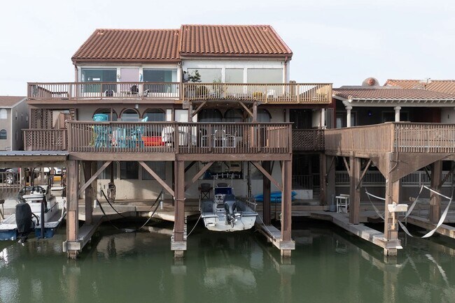 Building Photo - 1313 Harbor Island Dr