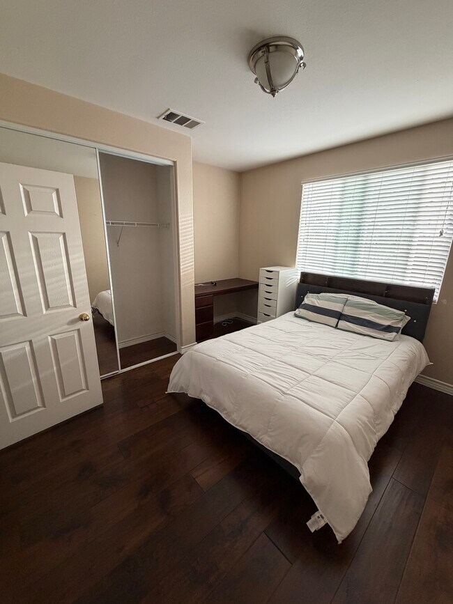 Building Photo - 37957 Pereza Ct