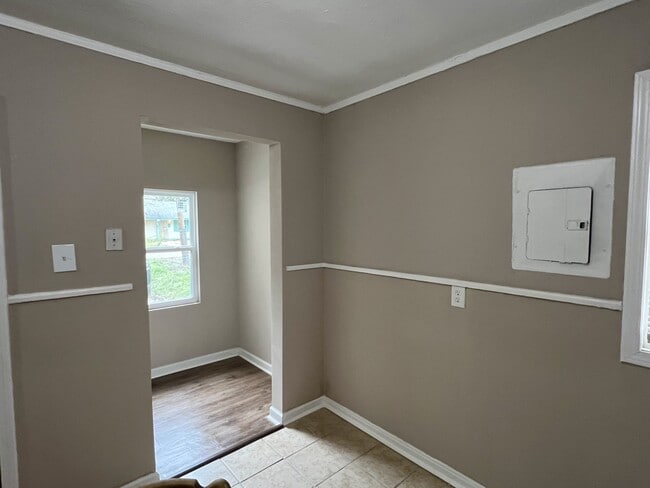 Building Photo - 5152 Enterprise St