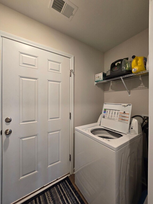 Building Photo - 1762 Camazay Dr