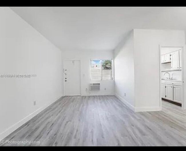 Building Photo - 427 Santander Ave