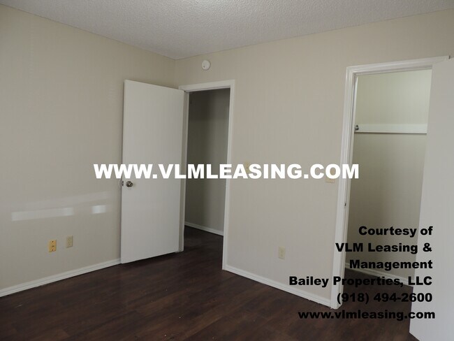 Building Photo - 404 W Vicksburg St