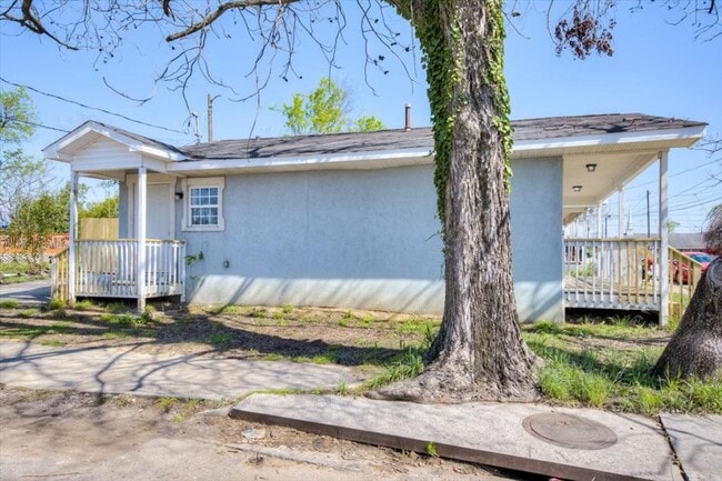 Building Photo - 953 Hopkins St