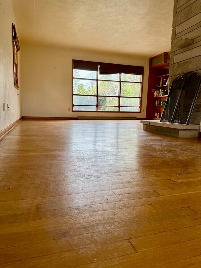 Building Photo - Available May 2026;  Monthly Rent $1,850