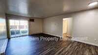 Building Photo - 441 N Broadway St