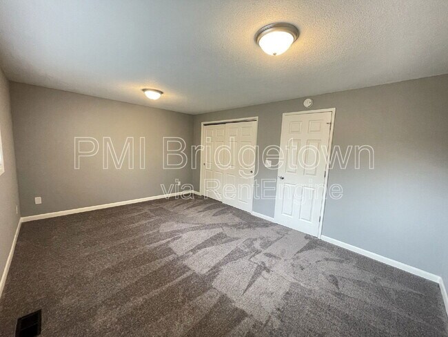 Building Photo - 15300 SE Lee Ave
