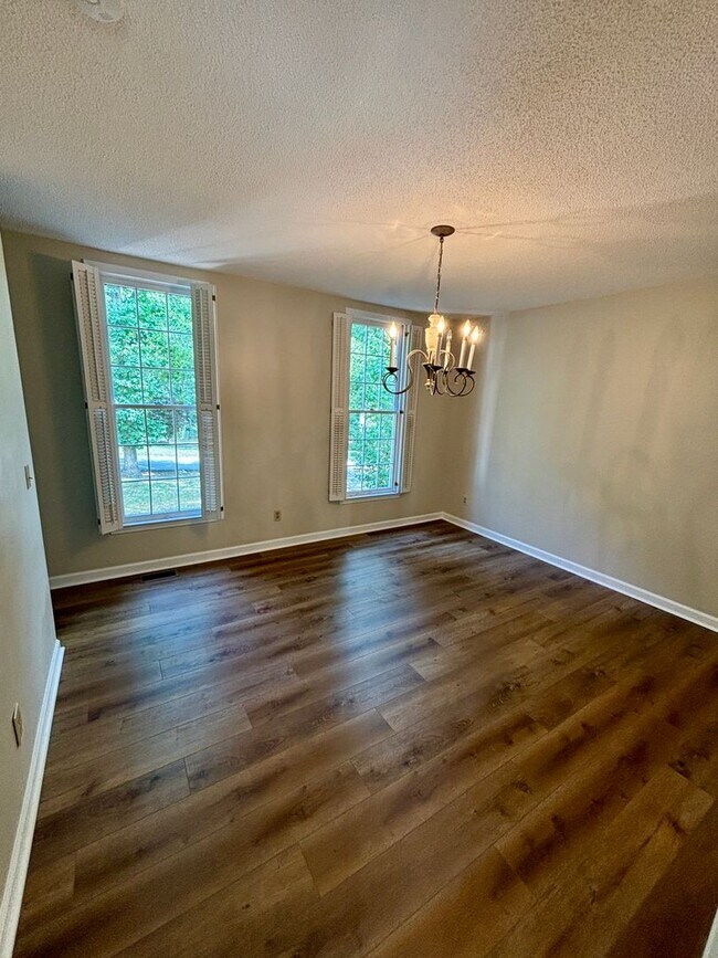 Building Photo - 193 Heather Dr