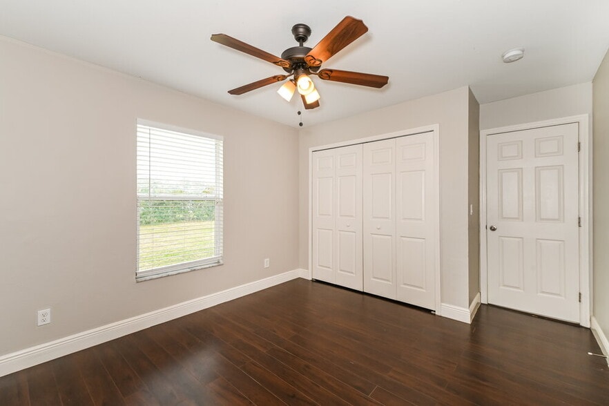 Building Photo - 845 SW 37th Ln