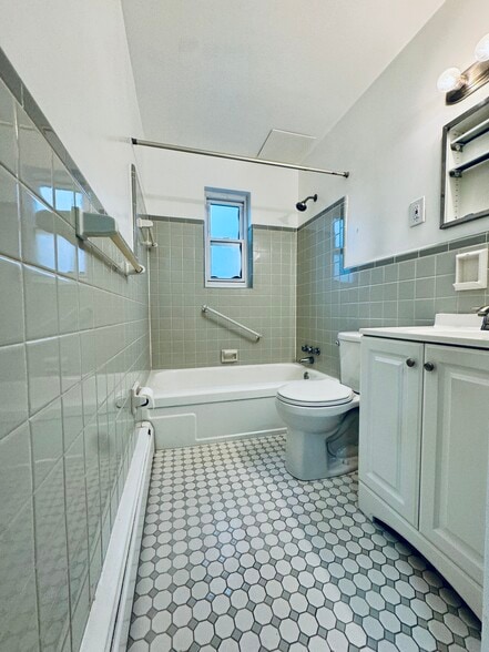 Building Photo - 7803 Lake Ave