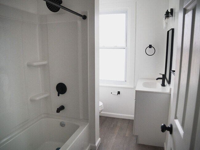 Building Photo - 936 Ferry St