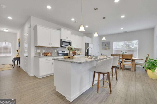 Building Photo - 803 Dundee Wy