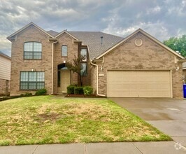 Building Photo - Large 3 Bed 3 Bath Home with an Office in ...