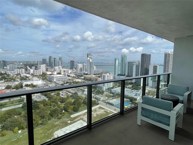 Building Photo - 1600 NE 1st Ave