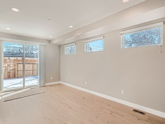 Building Photo - 3434 Garfield