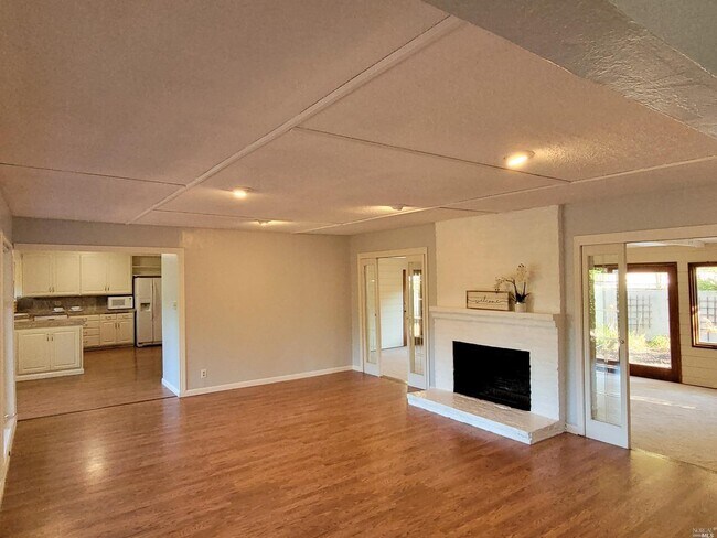 Building Photo - 848 Acalanes Rd