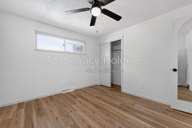 Building Photo - 729 Ridgeway Ave