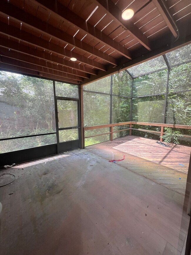 Building Photo - Spacious 4-Bedroom Pool Home in Desirable Winter Springs!