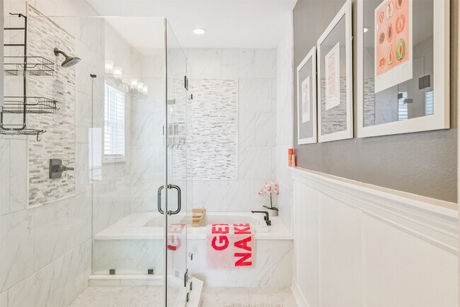 Building Photo - 1010 Melneeka Ln