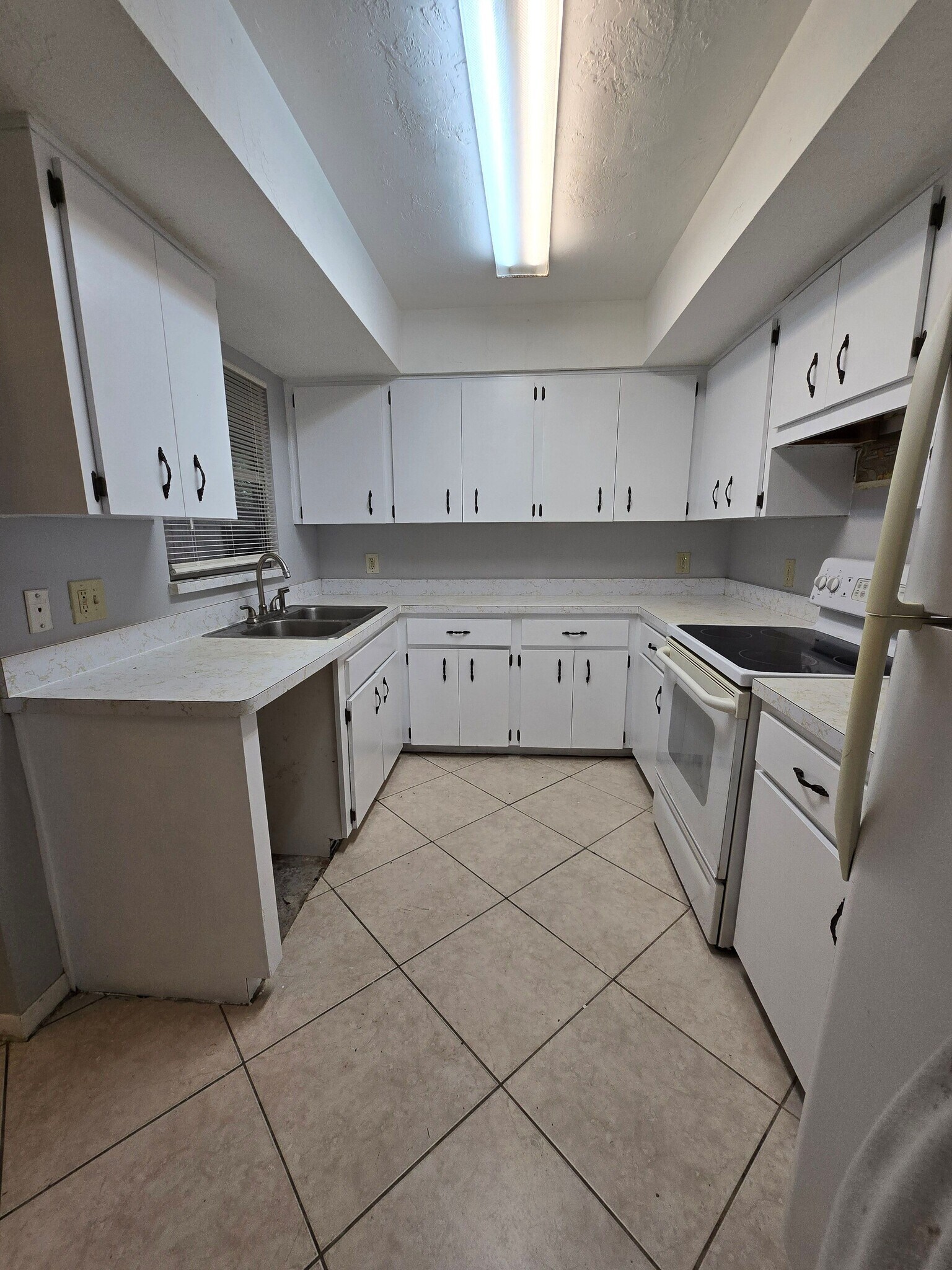 Building Photo - 3413 Sherwood Dr