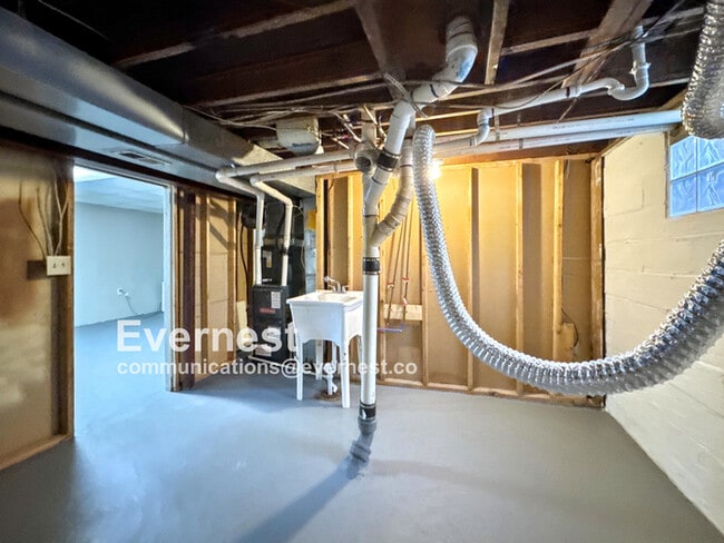 Building Photo - 3037 Blackridge Ave