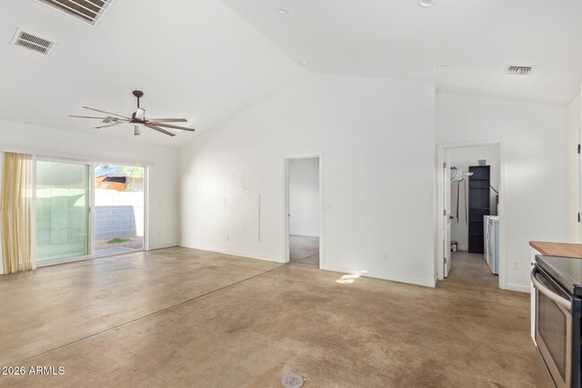 Building Photo - 505 N 16th Ave