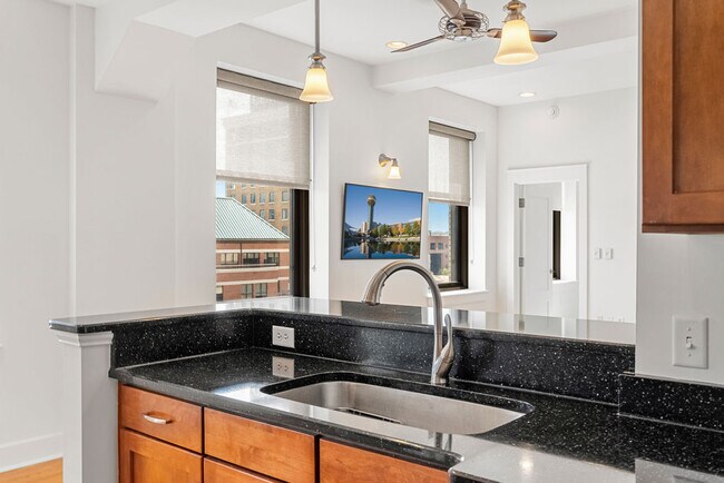 Building Photo - 531 S Gay St