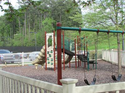 Building Photo - 3 Bedroom 2.5 Bath Condo Located Off Barre...