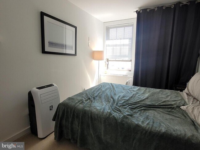 Building Photo - 219 S 18th St