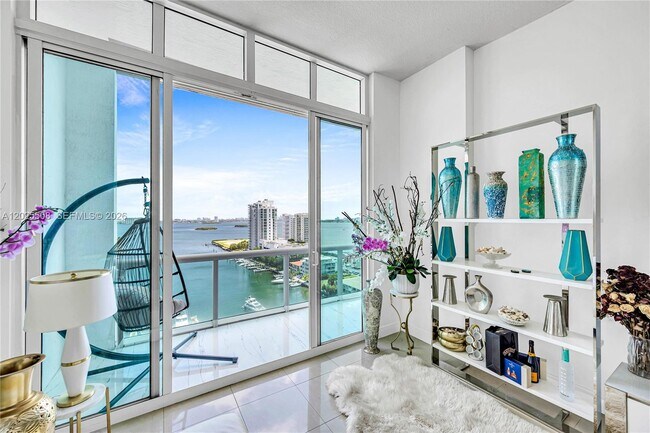 Building Photo - 7900 Harbor Island Dr