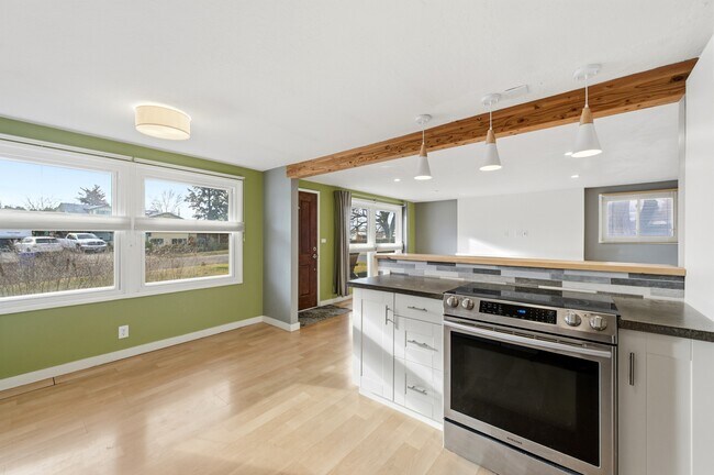 Building Photo - 1346 Phillips Ln