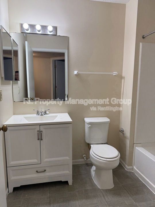 Building Photo - 5419 Garden Ridge