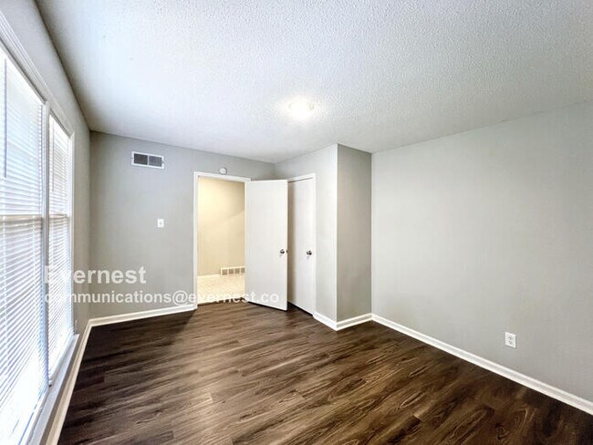 Building Photo - Beautiful 4-Bedroom Home with Spacious Liv...