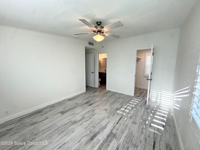 Building Photo - 249 Palm Ln