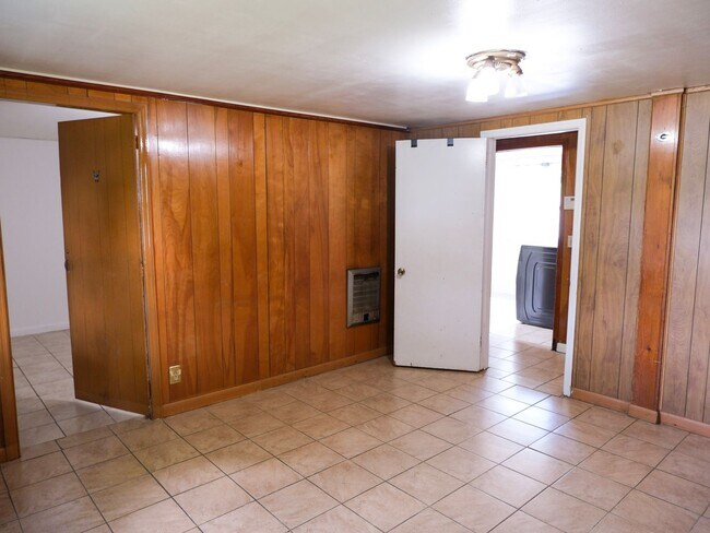 Building Photo - MOVE IN SPECIAL for: 3 Bedroom House Avail...