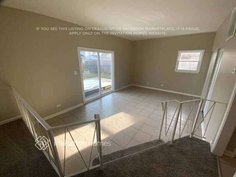 Building Photo - 906 E Sayles Dr