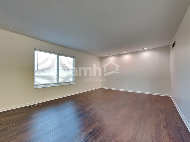 Building Photo - 10718 Anna Ln