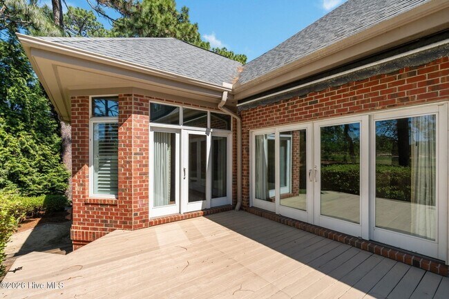 Building Photo - 50 Oak Meadow Rd