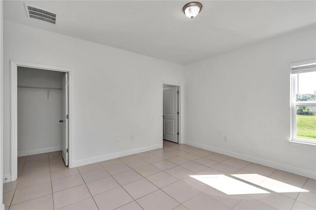 Building Photo - 118 Marion Oaks Dr