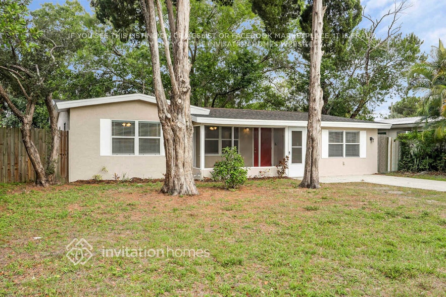 Primary Photo - 215 Emerald Ln