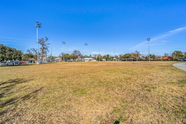 Building Photo - 1303 Dorothy St