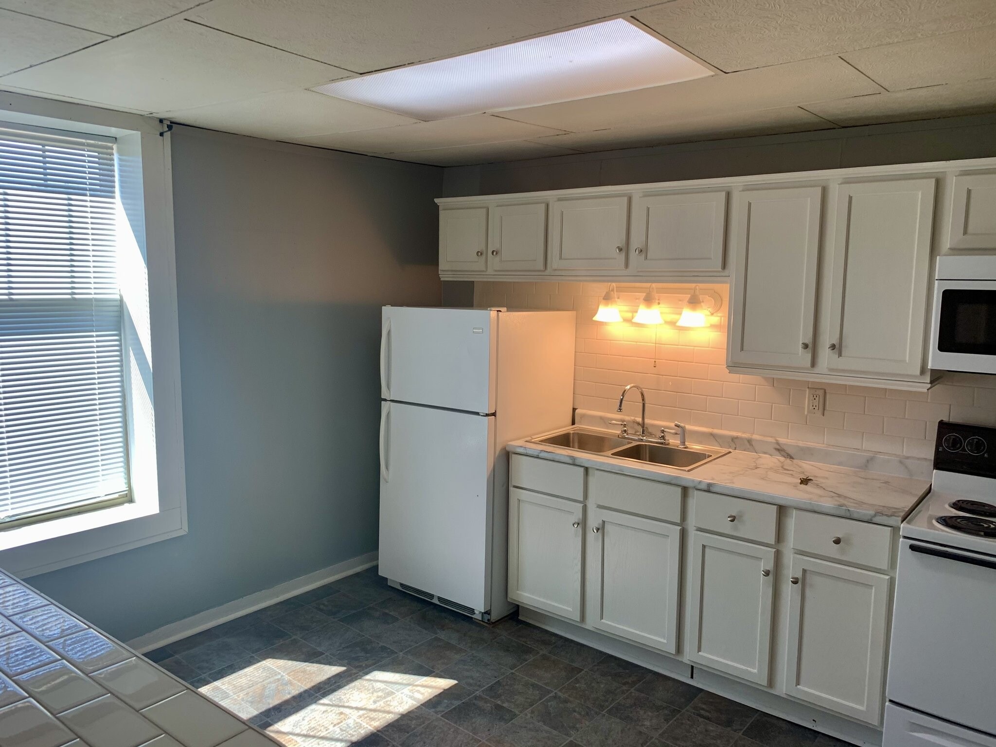 Building Photo - 105 3rd Ave