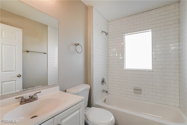 Building Photo - 3143 NE 14th Ct