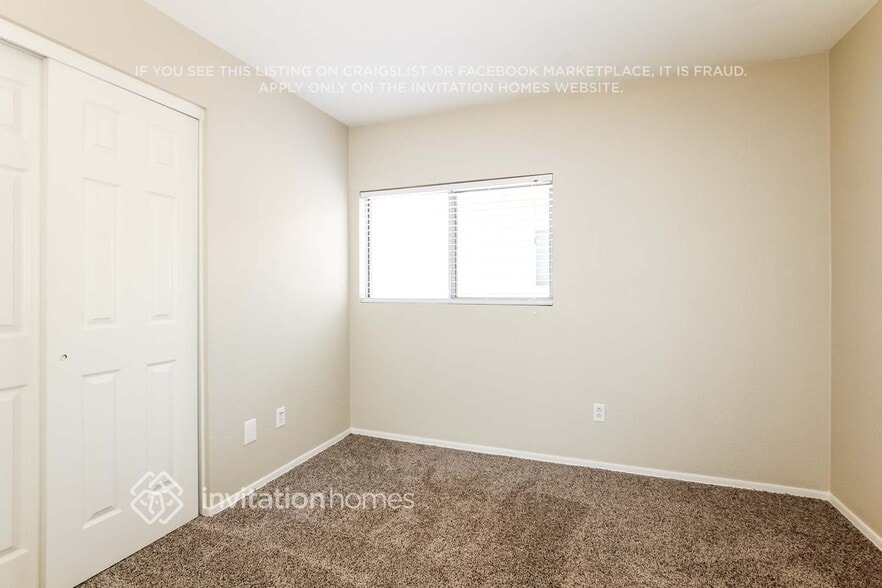 Building Photo - 11542 W Flores Dr